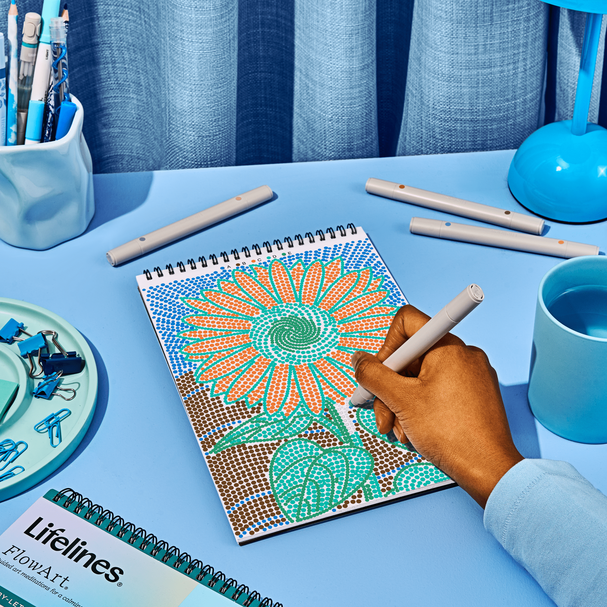 flowart-dot-by-letter-botanicals-2145273.png